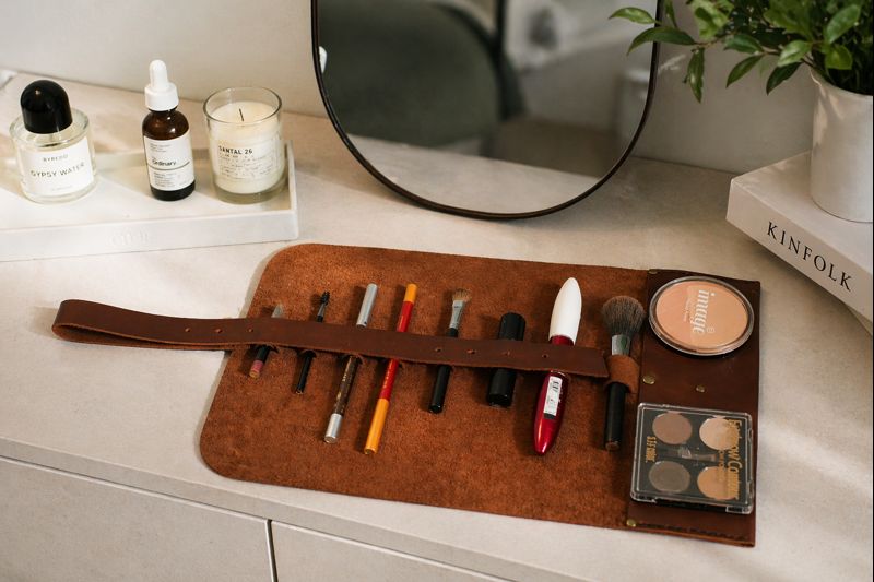 Major Jane genuine leather make-up roll